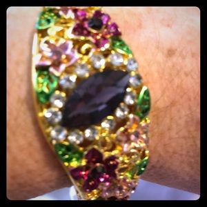 Beautiful new purple crystal bangle bracelet